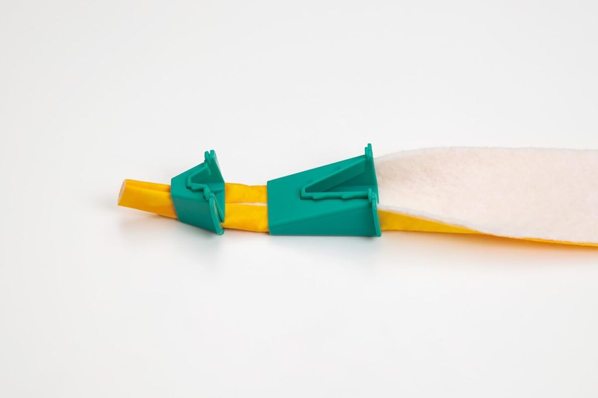 Clover Fabric Tube Maker - Image 8