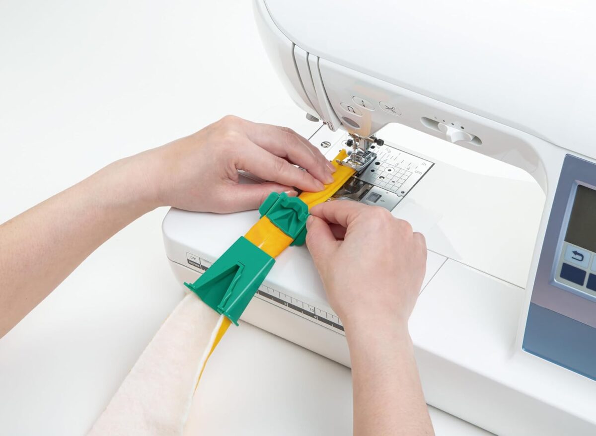 Clover Fabric Tube Maker - Image 10